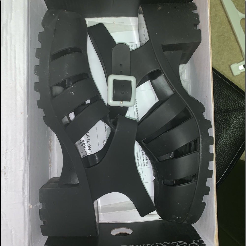 Women’s jelly sandals!  can lower/ need gone !